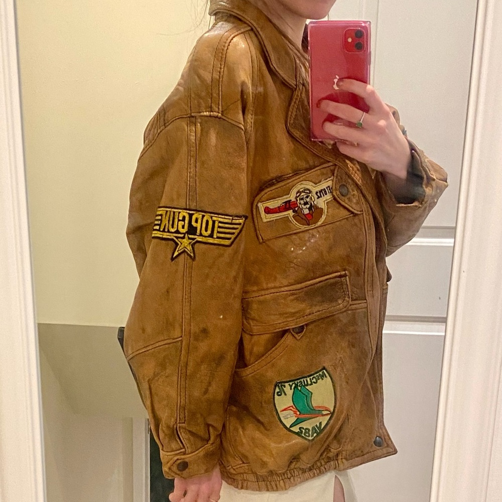 Genuine leather vintage aviator jacket with Top Gun details!